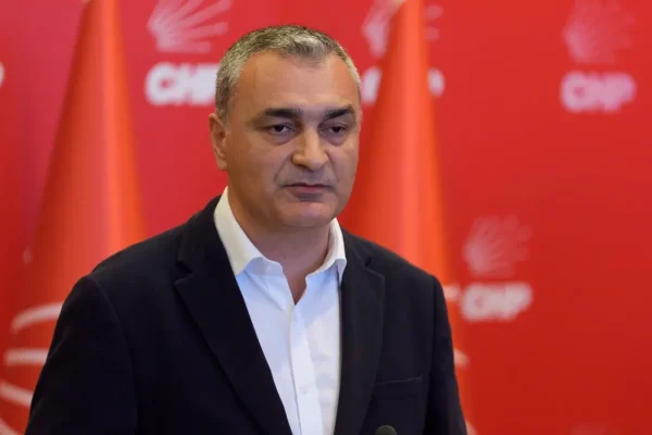 Müslim Sarı’dan Özgür Özel’in ön seçim çağrısına yanıt