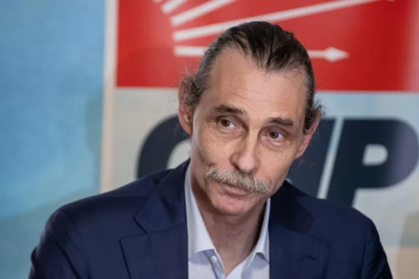 Teşkilat ayrıldı, başkan kaldı! Erdal Beşikçioğlu kararını verdi
