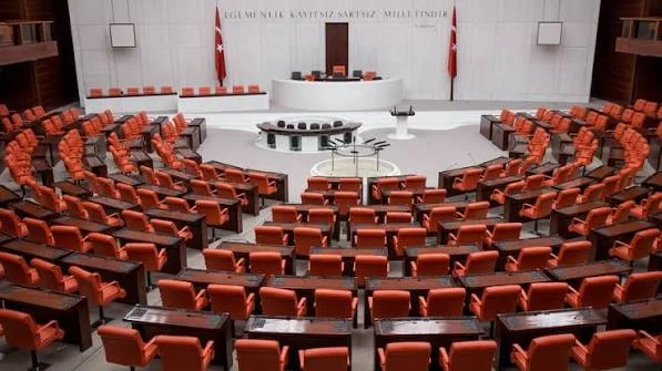 TBMM’DE YENİ SANDALYE DAĞILIMI