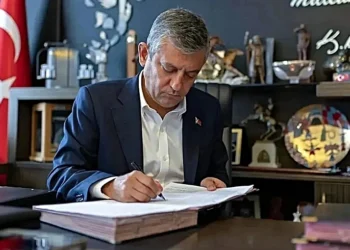 Yeni Parti, isim değişikliği için kararını verdi