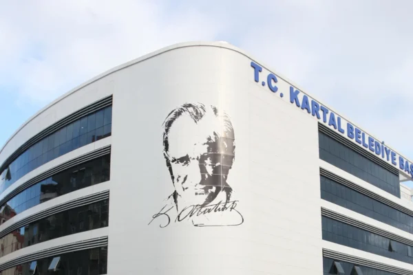 KARTAL’DA PEŞPEŞE İSTİFALAR