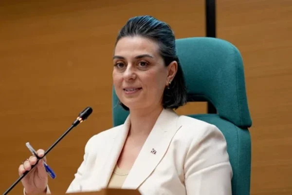 Görevden uzaklaştırılan Üsküdar Belediye Başkanı Sinem Dedetaş tahliye edildi! İşte ilk fotoğrafı